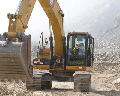 Operación y Mantenimiento de Equipo Pesado (Excavadora y Cargador frontal)